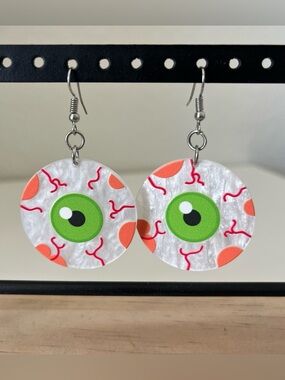 Green Eyeball Dangle Earrings - Fun Novelty Jewelry